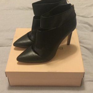 BLACK SZ 10 BOOTIES
